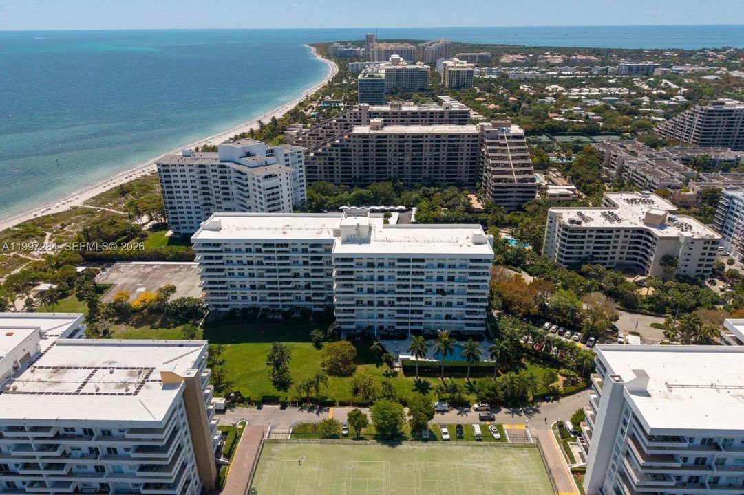 Active With Contract: $5,000 (1 beds, 1 baths, 895 Square Feet)