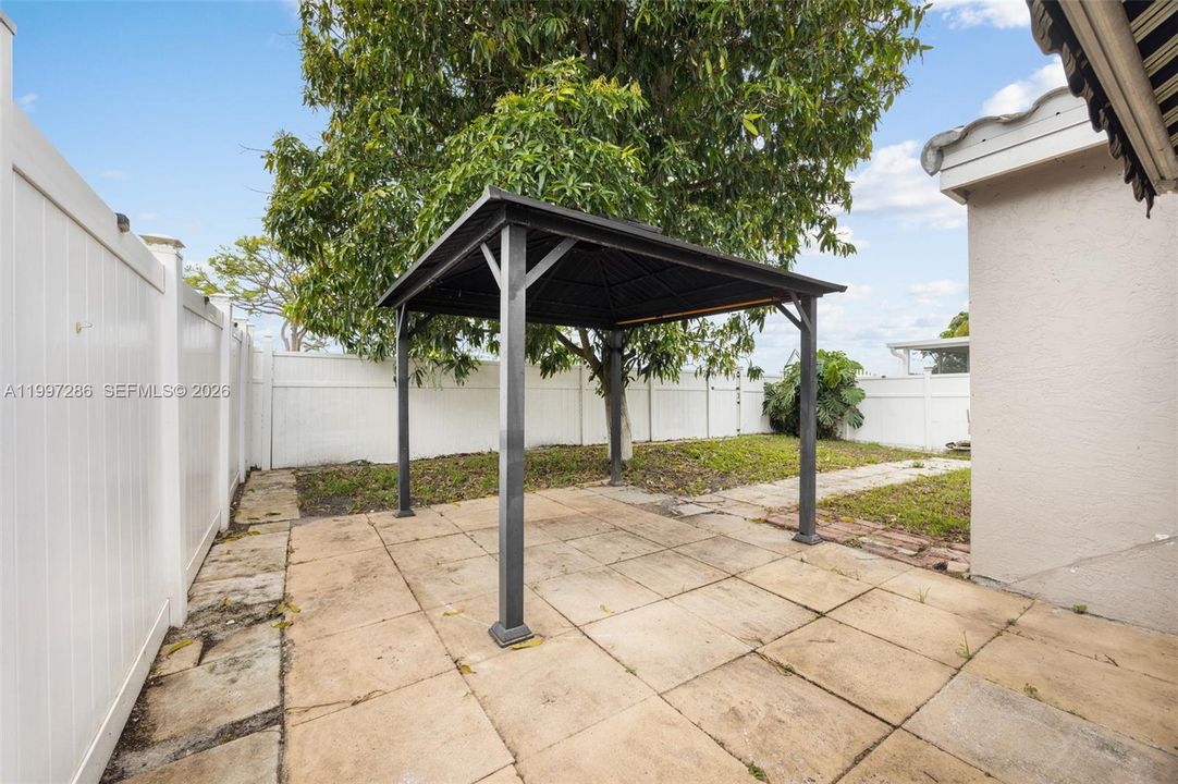 For Rent: $4,000 (3 beds, 2 baths, 2100 Square Feet)