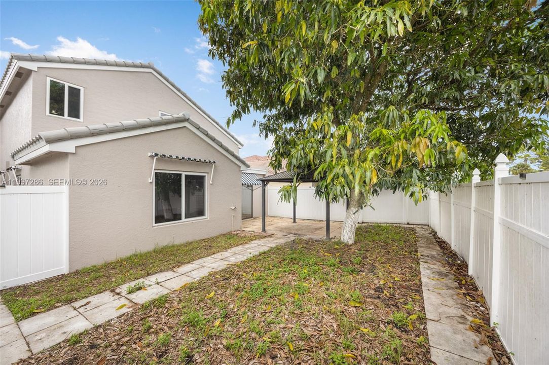 For Rent: $4,000 (3 beds, 2 baths, 2100 Square Feet)
