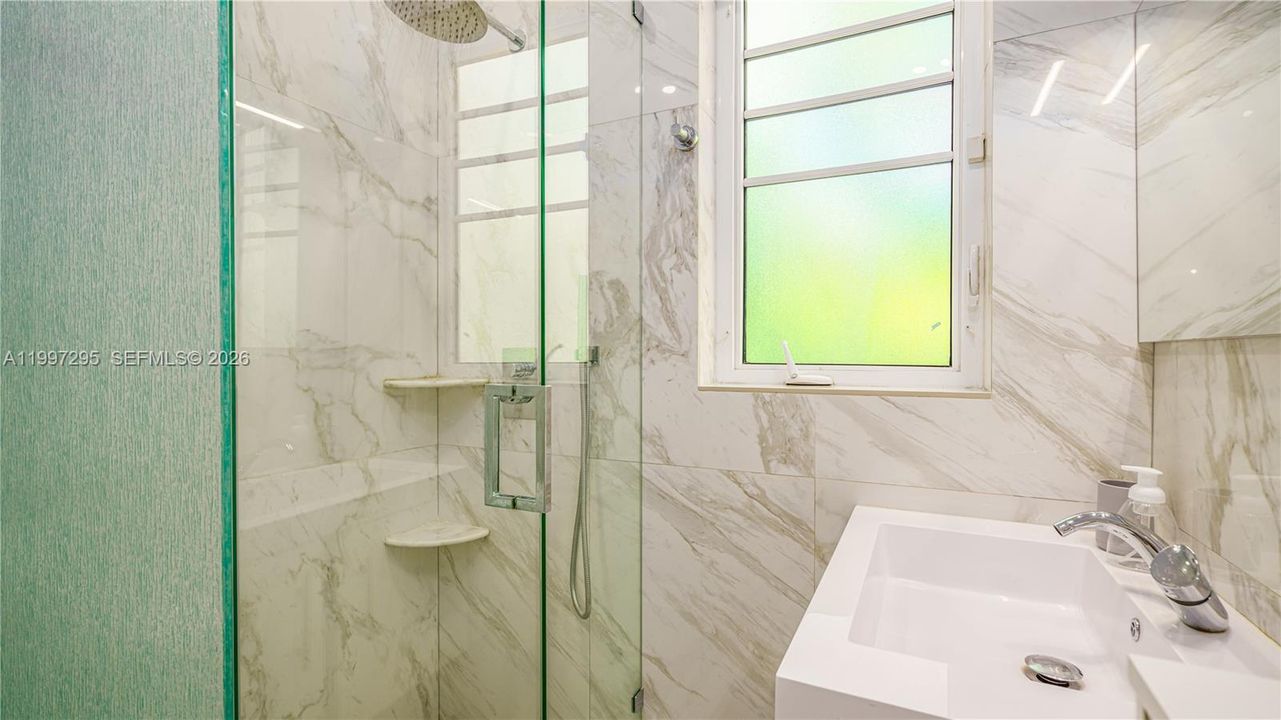 For Rent: $25,995 (6 beds, 4 baths, 2814 Square Feet)
