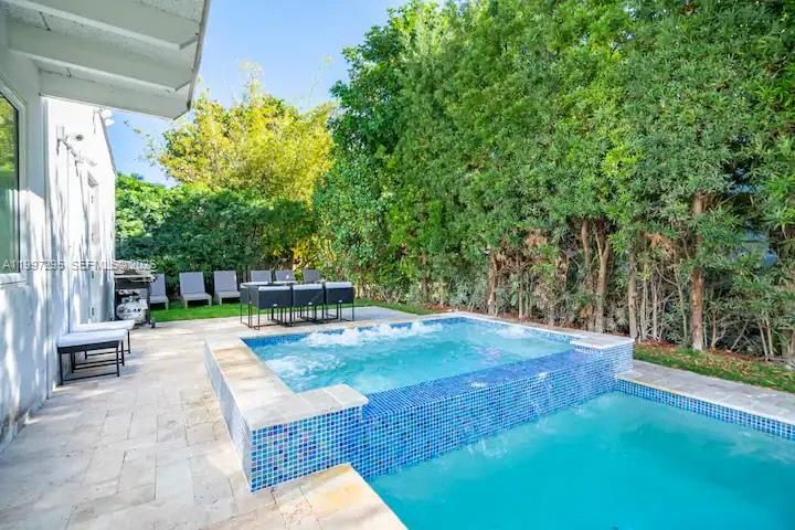 For Rent: $25,995 (6 beds, 4 baths, 2814 Square Feet)