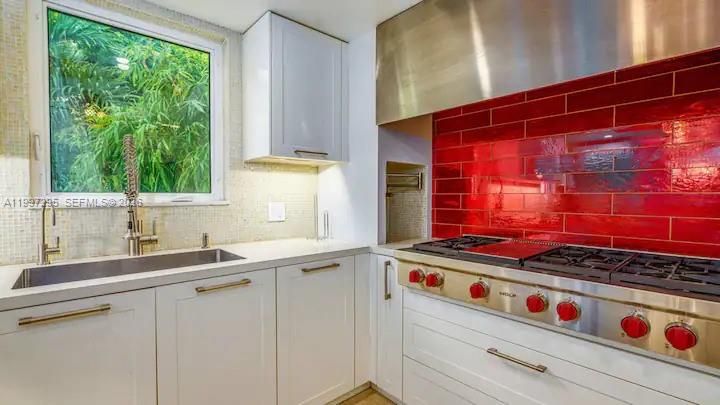 For Rent: $25,995 (6 beds, 4 baths, 2814 Square Feet)