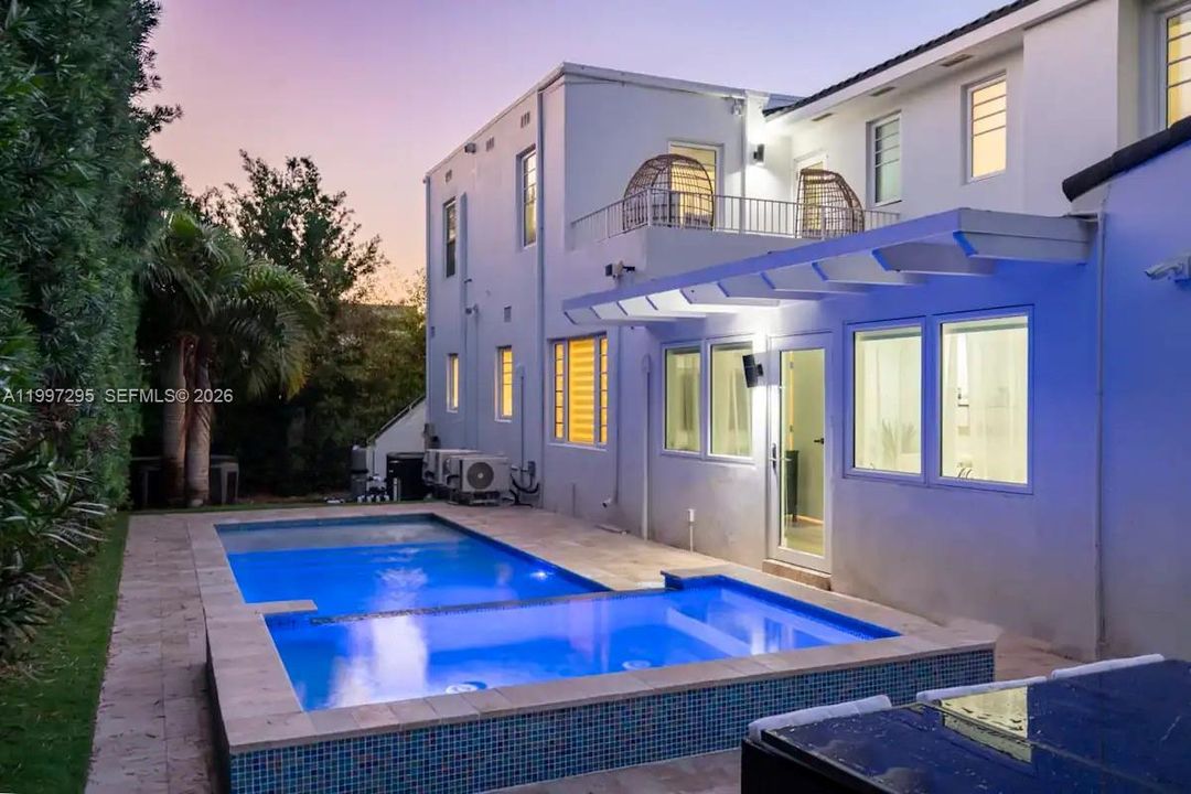 For Rent: $25,995 (6 beds, 4 baths, 2814 Square Feet)