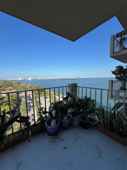 For Sale: $525,000 (2 beds, 2 baths, 1104 Square Feet)