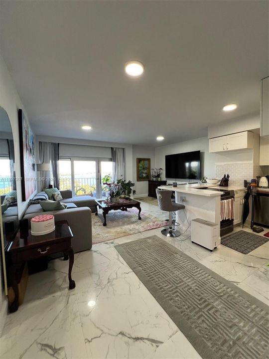For Sale: $525,000 (2 beds, 2 baths, 1104 Square Feet)