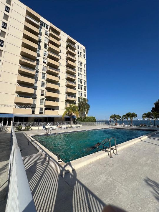 For Sale: $525,000 (2 beds, 2 baths, 1104 Square Feet)