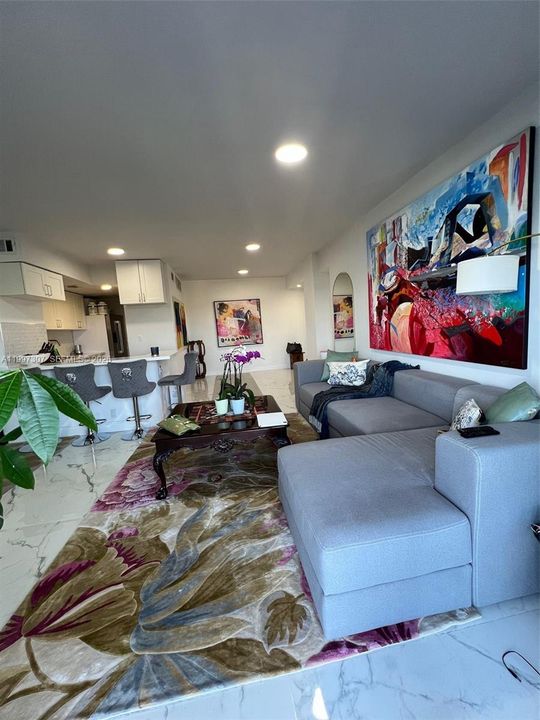For Sale: $525,000 (2 beds, 2 baths, 1104 Square Feet)