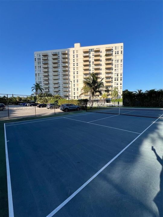 For Sale: $525,000 (2 beds, 2 baths, 1104 Square Feet)