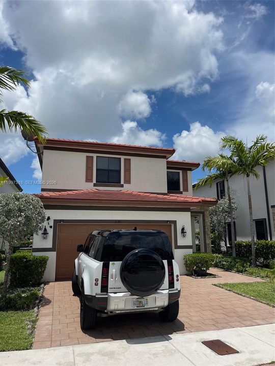 Vendido Recientemente: $749,900 (4 camas, 3 baños, 2642 Pies cuadrados)