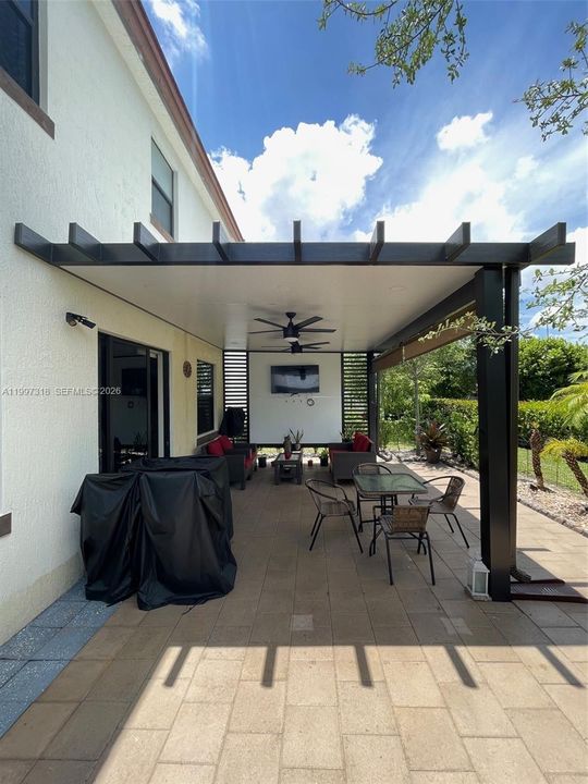 Vendido Recientemente: $749,900 (4 camas, 3 baños, 2642 Pies cuadrados)