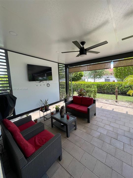 Vendido Recientemente: $749,900 (4 camas, 3 baños, 2642 Pies cuadrados)