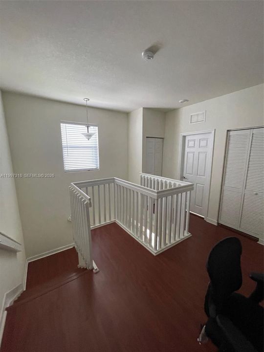 Vendido Recientemente: $749,900 (4 camas, 3 baños, 2642 Pies cuadrados)