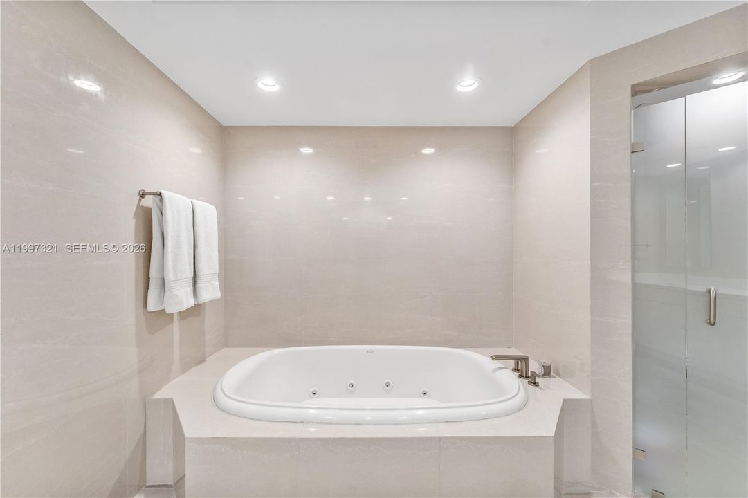 For Sale: $4,550,000 (3 beds, 4 baths, 3084 Square Feet)