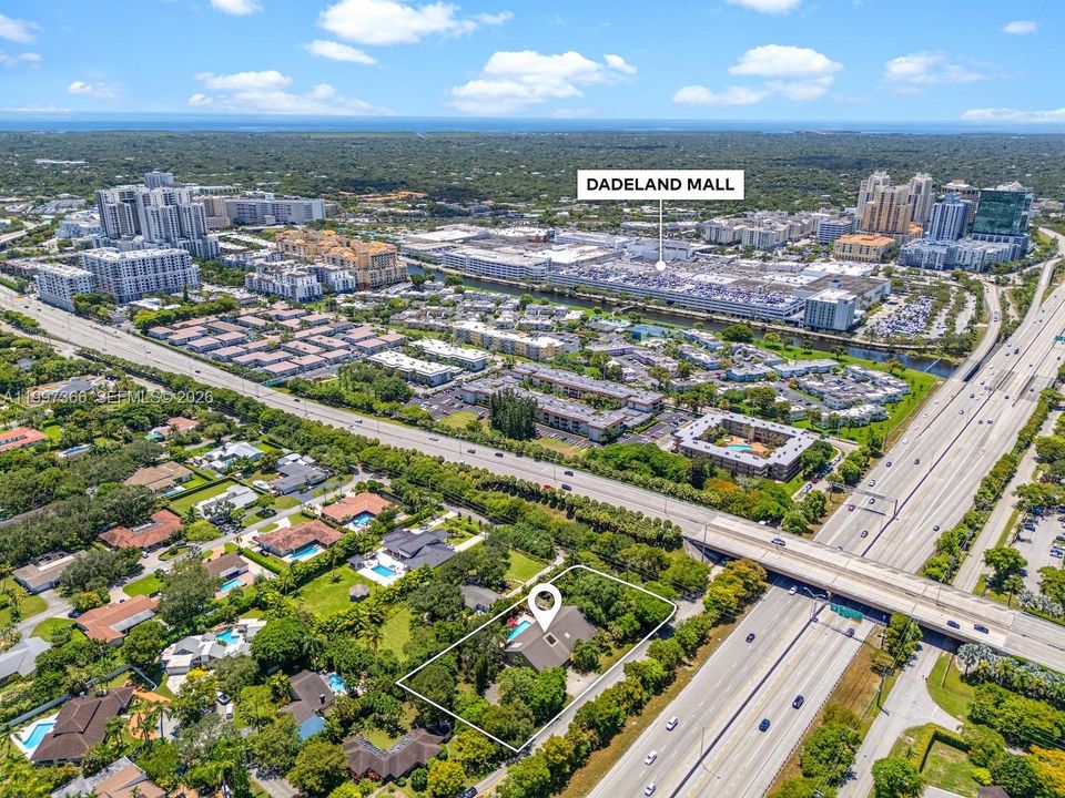 На продажу: $2,250,000 (0.89 acres)