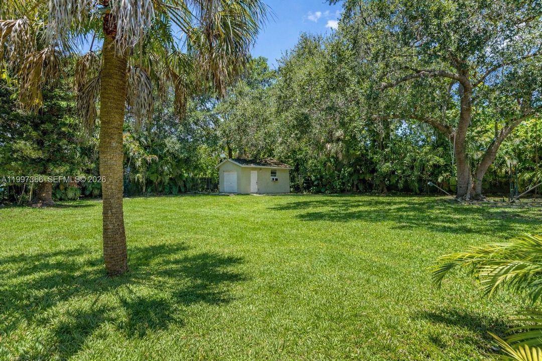 На продажу: $2,250,000 (0.89 acres)