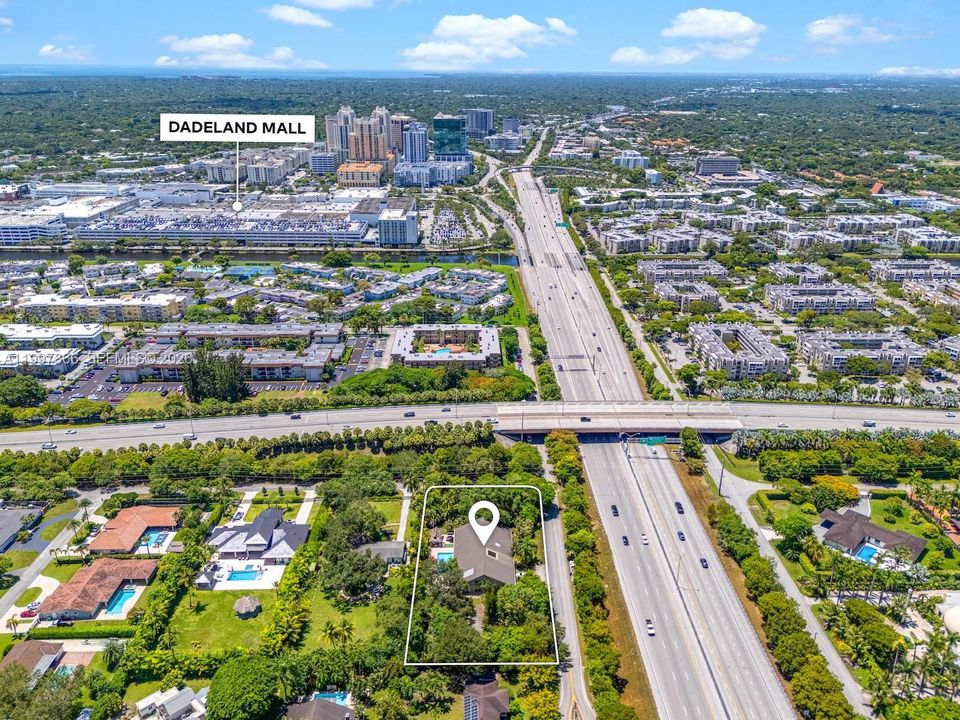 На продажу: $2,250,000 (0.89 acres)