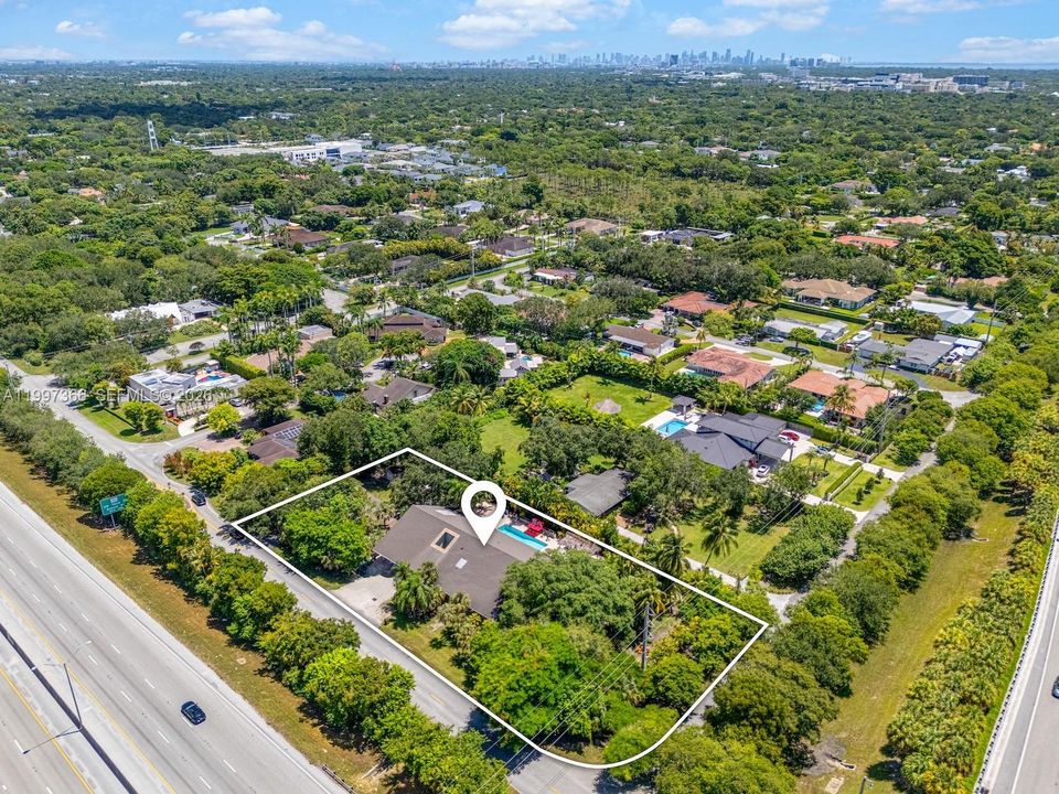 На продажу: $2,250,000 (0.89 acres)