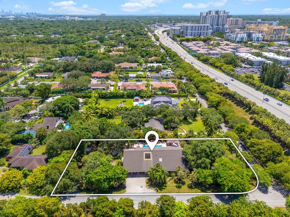 На продажу: $2,250,000 (0.89 acres)