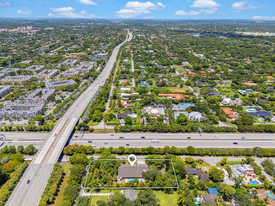 На продажу: $2,250,000 (0.89 acres)