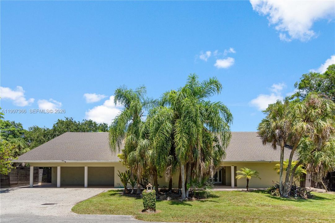 На продажу: $2,250,000 (0.89 acres)