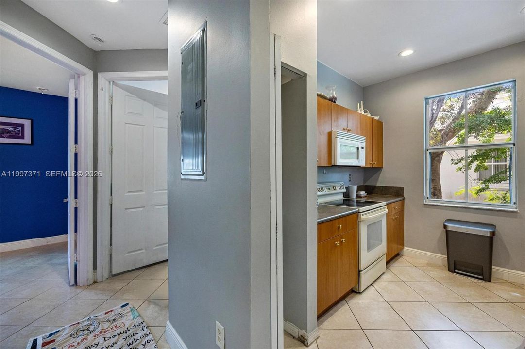 Activo con contrato: $305,000 (3 camas, 2 baños, 1298 Pies cuadrados)