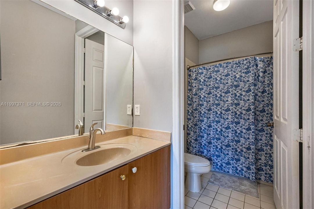 Activo con contrato: $305,000 (3 camas, 2 baños, 1298 Pies cuadrados)