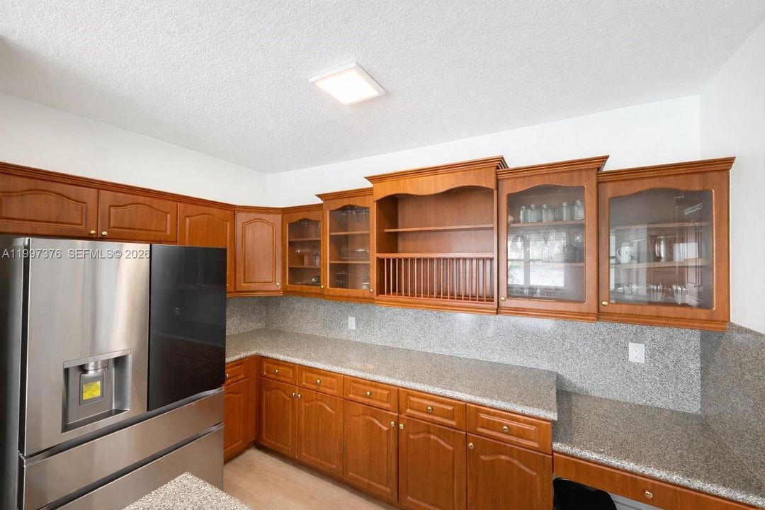 Recently Rented: $6,500 (5 beds, 3 baths, 3670 Square Feet)