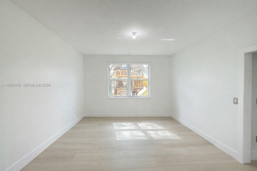 Recently Rented: $6,500 (5 beds, 3 baths, 3670 Square Feet)