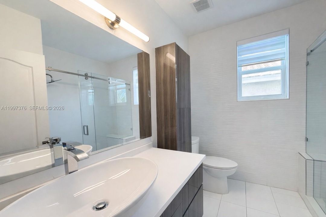 Recently Rented: $6,500 (5 beds, 3 baths, 3670 Square Feet)
