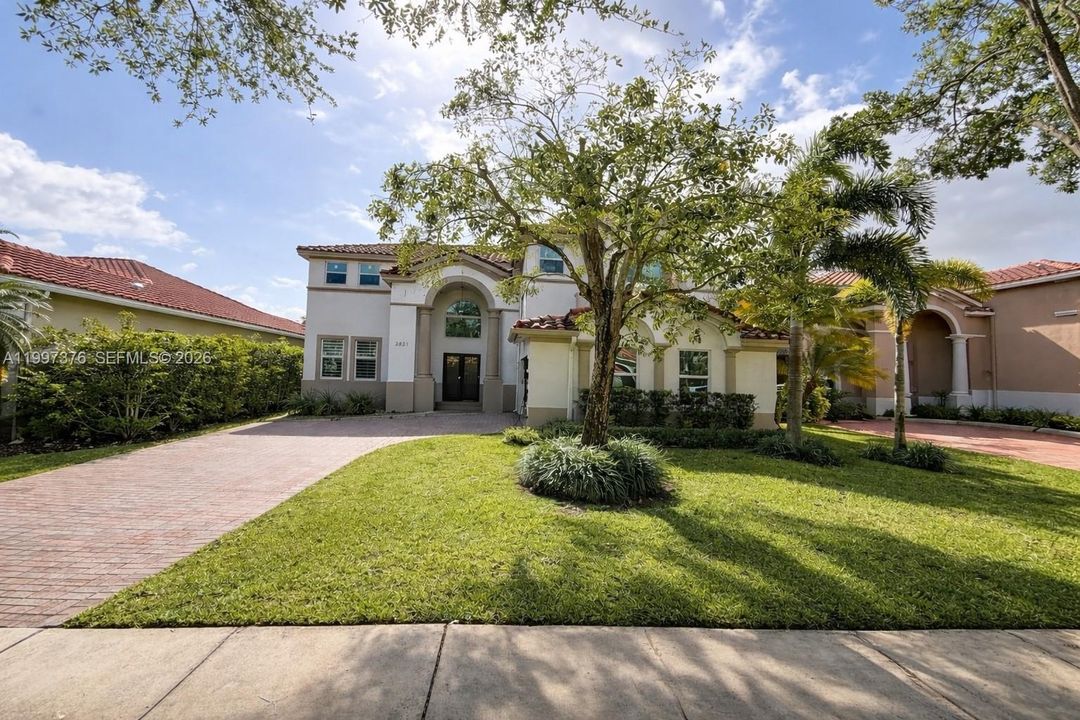 Recently Rented: $6,500 (5 beds, 3 baths, 3670 Square Feet)