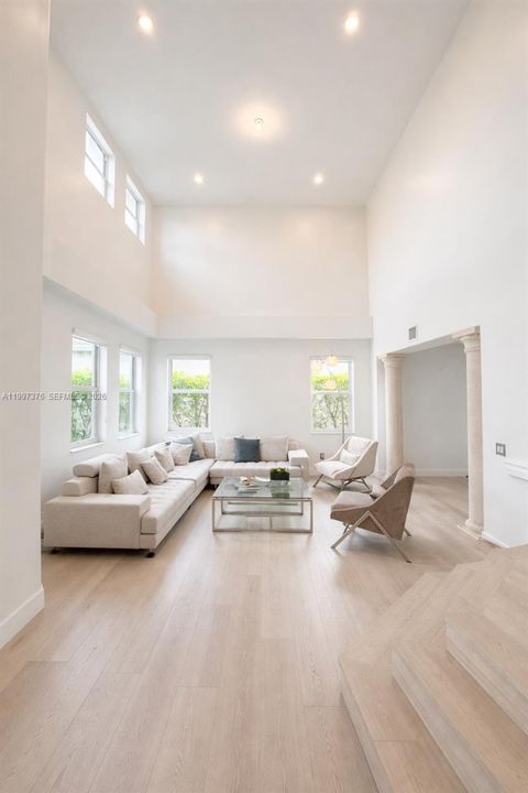 Recently Rented: $6,500 (5 beds, 3 baths, 3670 Square Feet)