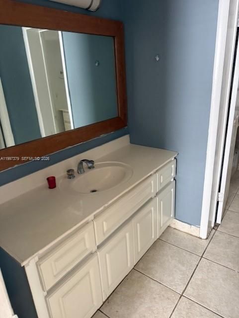 For Sale: $109,999 (1 beds, 1 baths, 826 Square Feet)