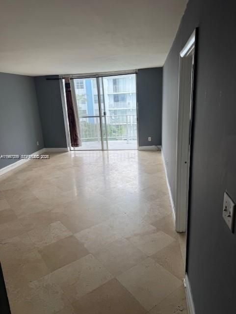 For Sale: $109,999 (1 beds, 1 baths, 826 Square Feet)