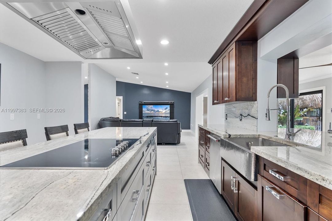 En Venta: $1,950,000 (5 camas, 2 baños, 3188 Pies cuadrados)