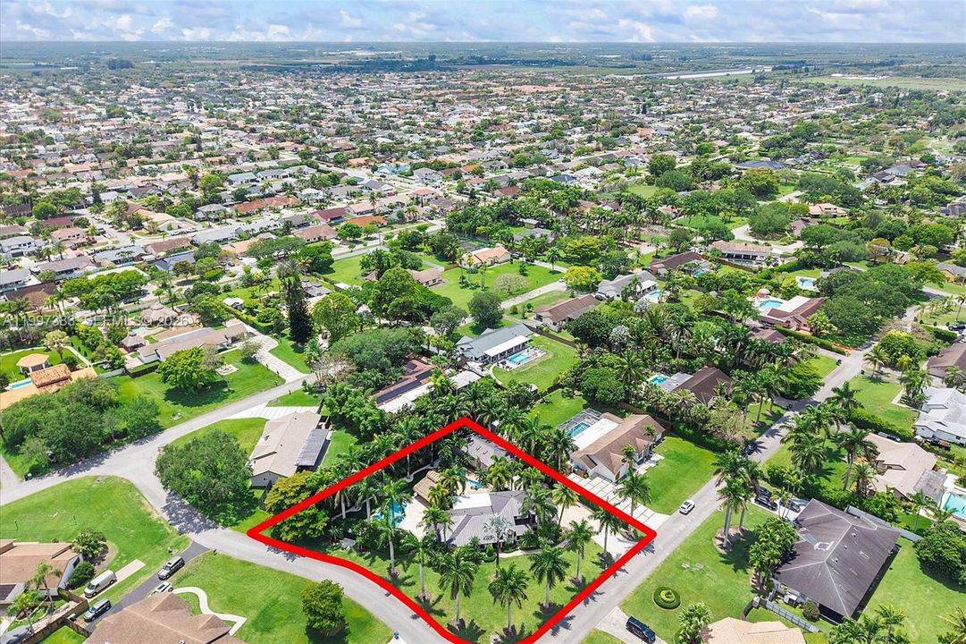 En Venta: $1,950,000 (5 camas, 2 baños, 3188 Pies cuadrados)
