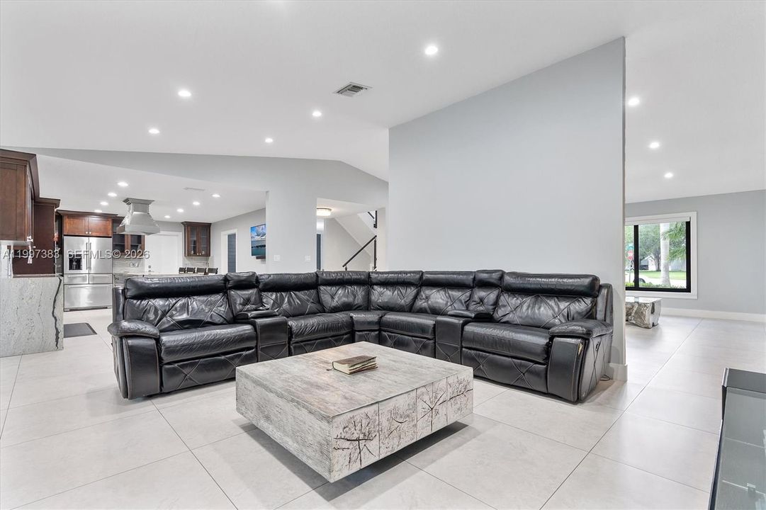 En Venta: $1,950,000 (5 camas, 2 baños, 3188 Pies cuadrados)
