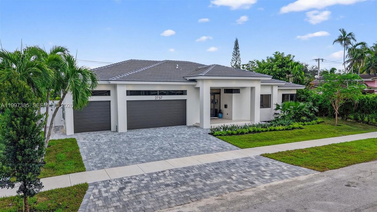 Недавно продано: $3,490,000 (4 спален, 4 ванн, 3140 Квадратных фут)