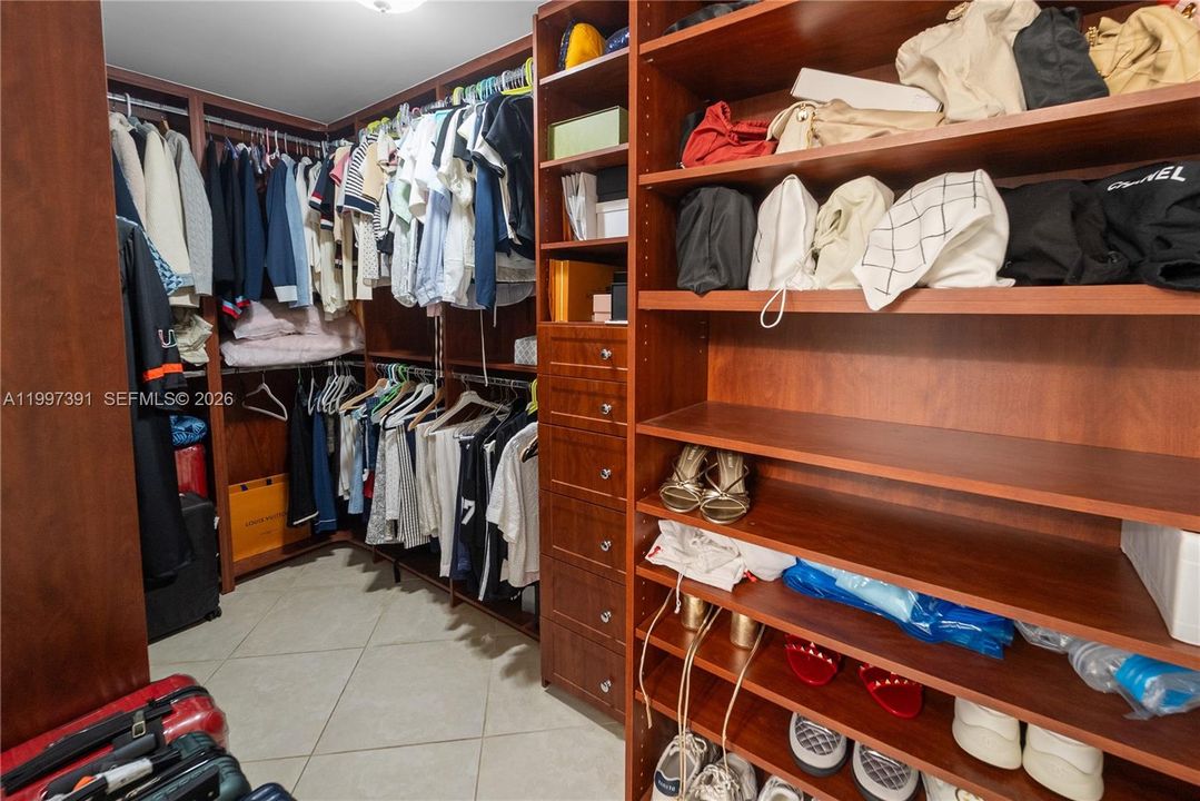 Activo con contrato: $375,000 (2 camas, 2 baños, 1119 Pies cuadrados)