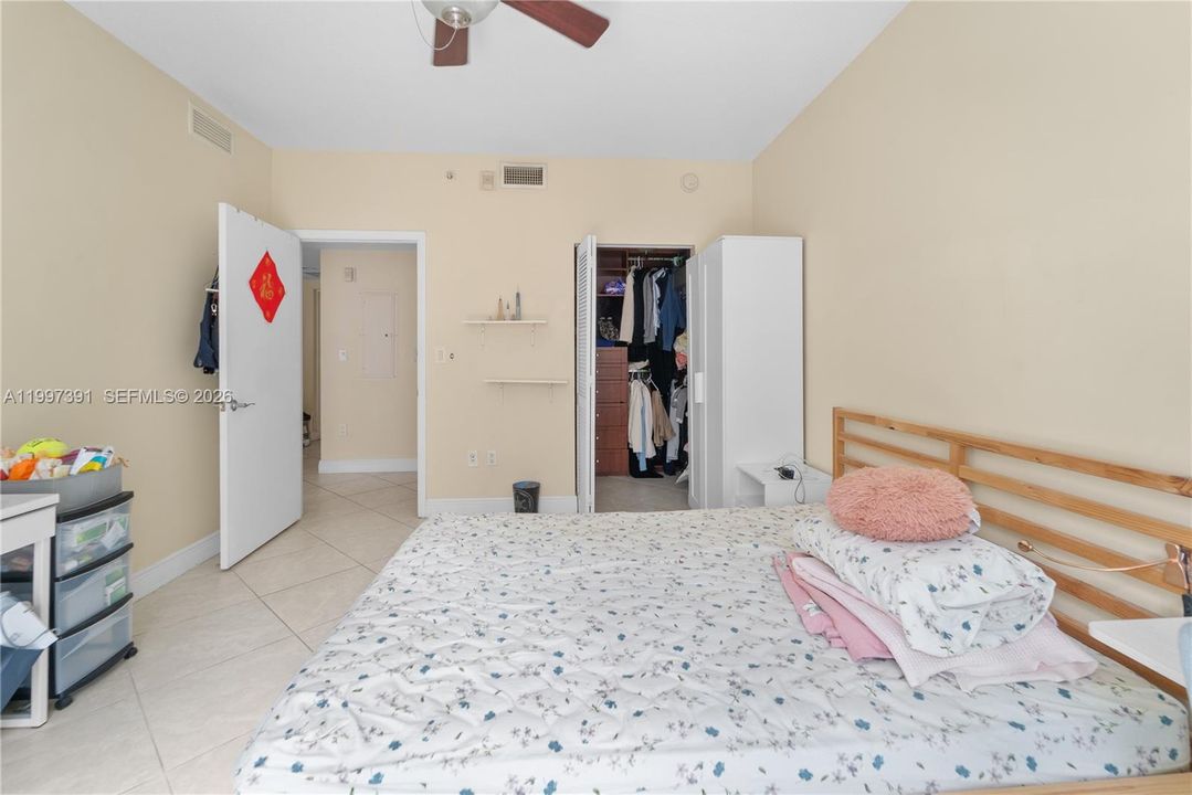 Activo con contrato: $375,000 (2 camas, 2 baños, 1119 Pies cuadrados)
