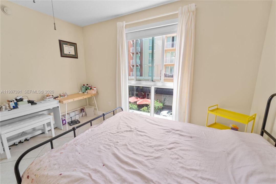 Activo con contrato: $375,000 (2 camas, 2 baños, 1119 Pies cuadrados)