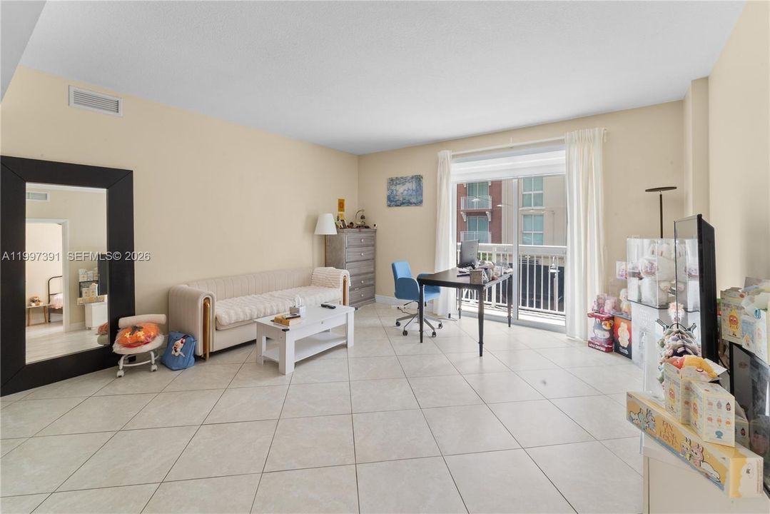 Activo con contrato: $375,000 (2 camas, 2 baños, 1119 Pies cuadrados)