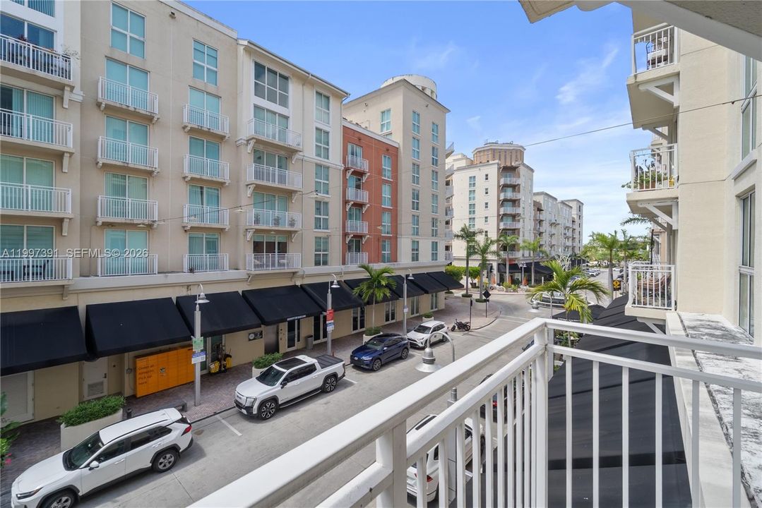 Activo con contrato: $375,000 (2 camas, 2 baños, 1119 Pies cuadrados)