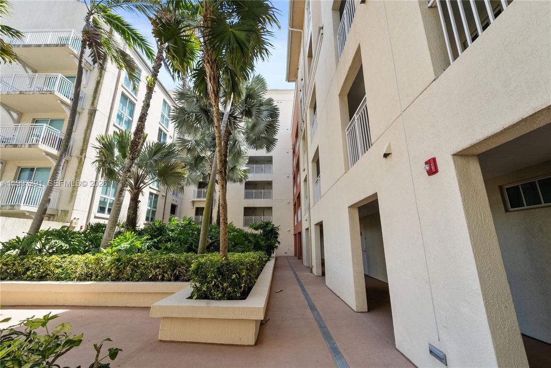 Activo con contrato: $375,000 (2 camas, 2 baños, 1119 Pies cuadrados)