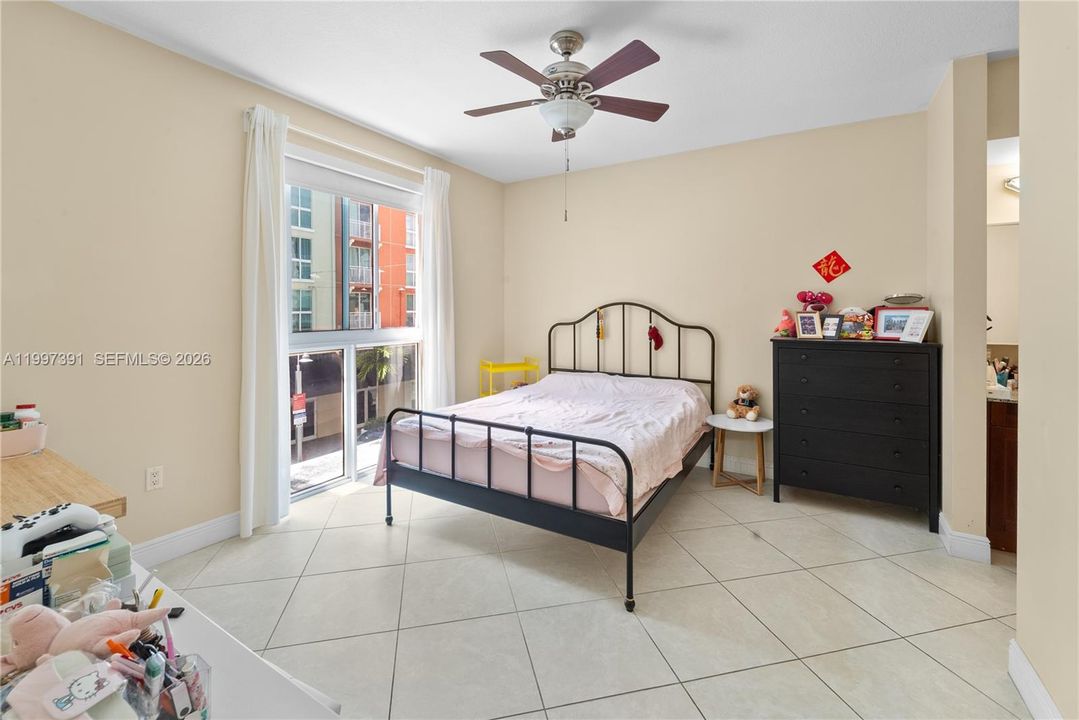 Activo con contrato: $375,000 (2 camas, 2 baños, 1119 Pies cuadrados)