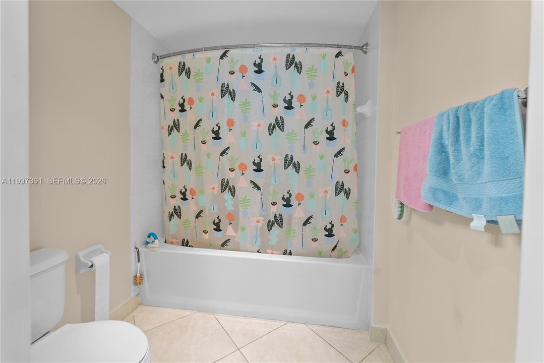 Activo con contrato: $375,000 (2 camas, 2 baños, 1119 Pies cuadrados)