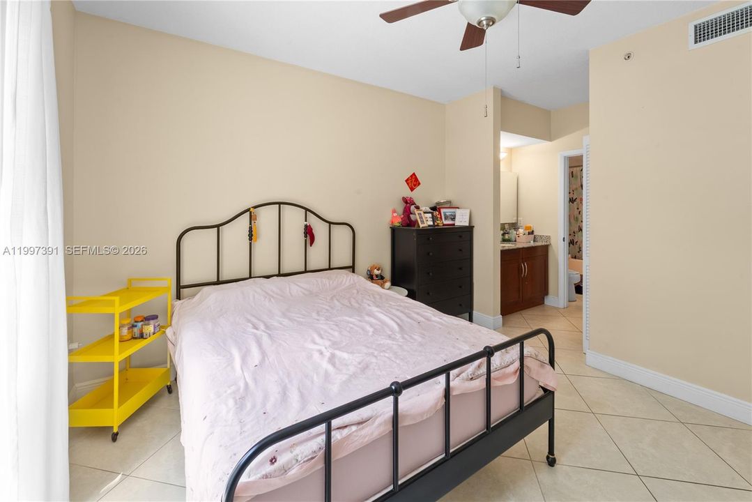 Activo con contrato: $375,000 (2 camas, 2 baños, 1119 Pies cuadrados)