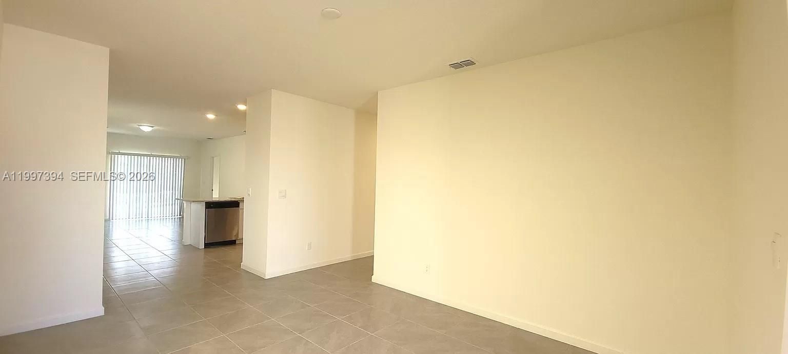 В аренду: $2,400 (3 спален, 2 ванн, 1504 Квадратных фут)