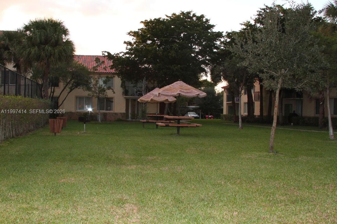 En Venta: $255,500 (2 camas, 2 baños, 965 Pies cuadrados)