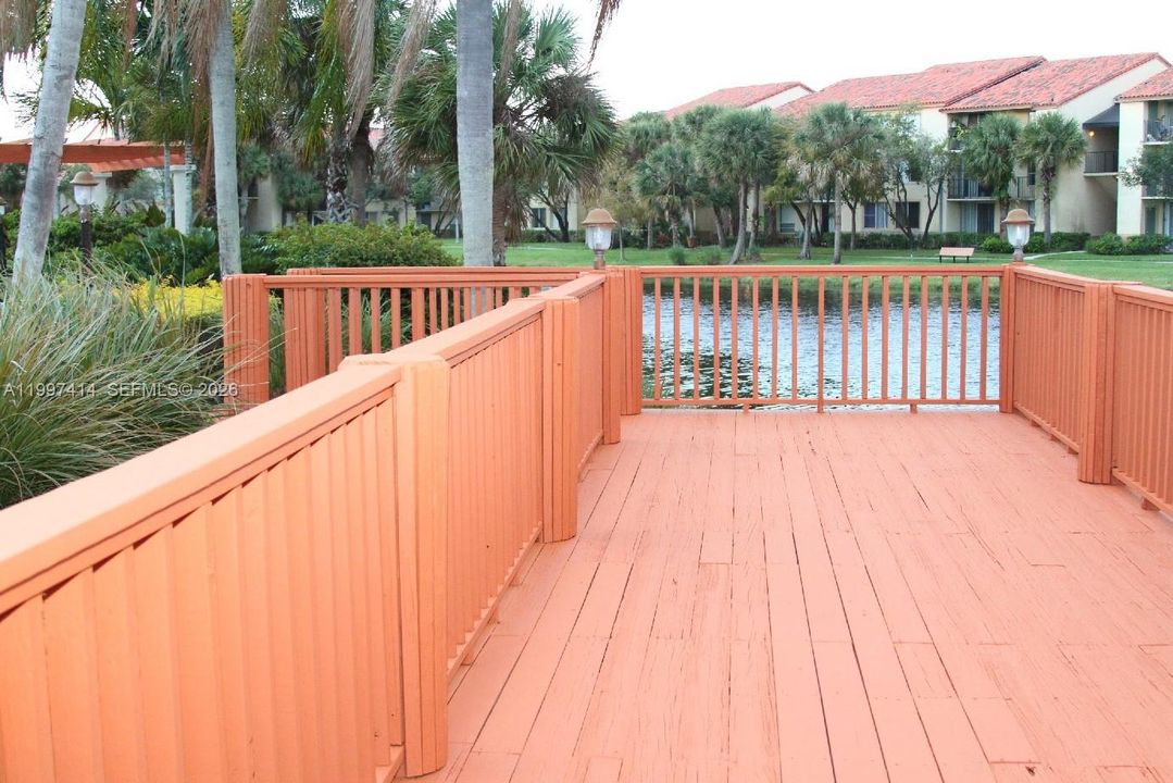 En Venta: $255,500 (2 camas, 2 baños, 965 Pies cuadrados)