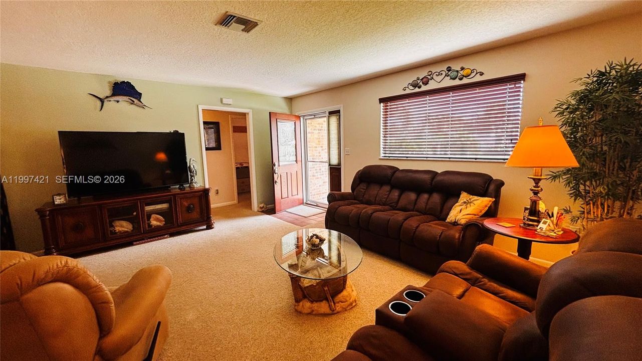 For Sale: $700,000 (3 beds, 2 baths, 1632 Square Feet)